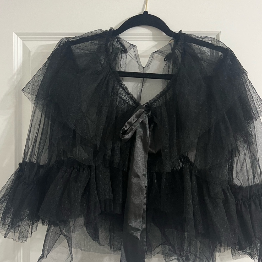 Ruffle lace top! Size L